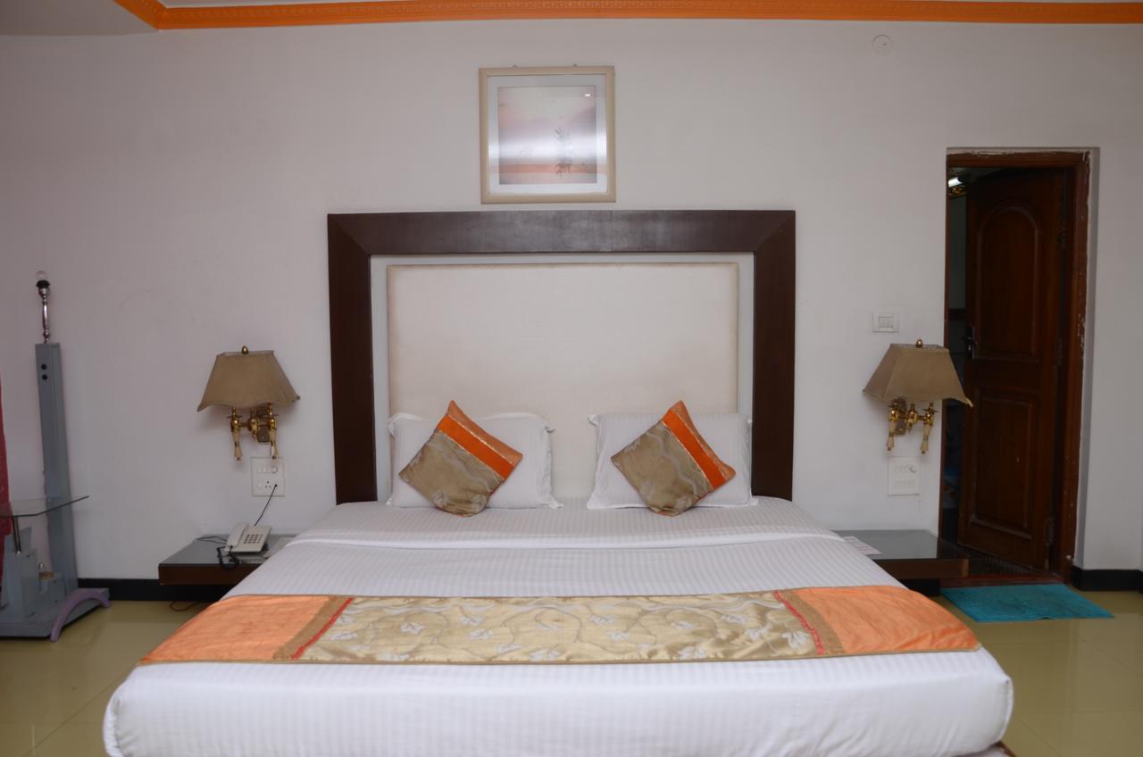 Hotel Rahul Deluxe Нагпур Экстерьер фото