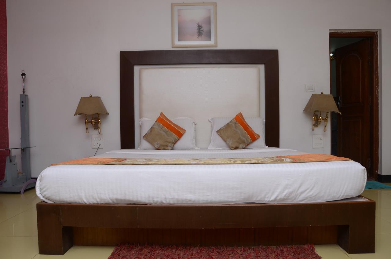 Hotel Rahul Deluxe Нагпур Экстерьер фото