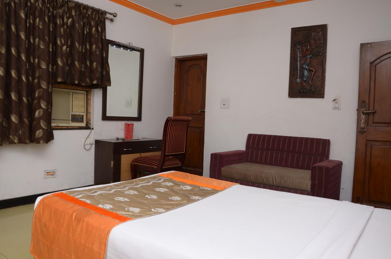 Hotel Rahul Deluxe Нагпур Экстерьер фото