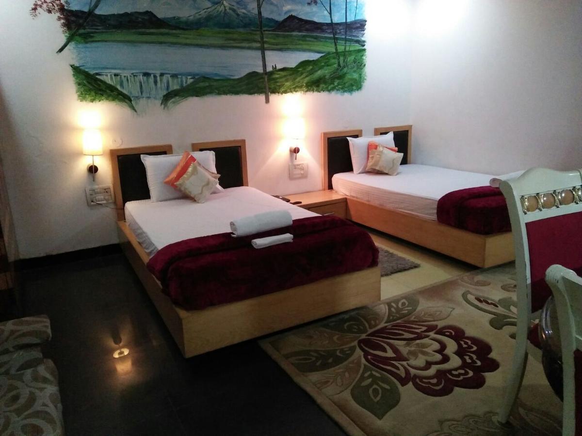 Hotel Rahul Deluxe Нагпур Экстерьер фото