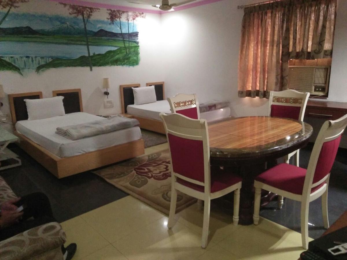 Hotel Rahul Deluxe Нагпур Экстерьер фото